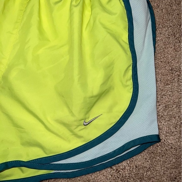 Nike Dri Fit Women’s Neon Yellow Lined Running Shorts Size XS - Picture 6 of 6